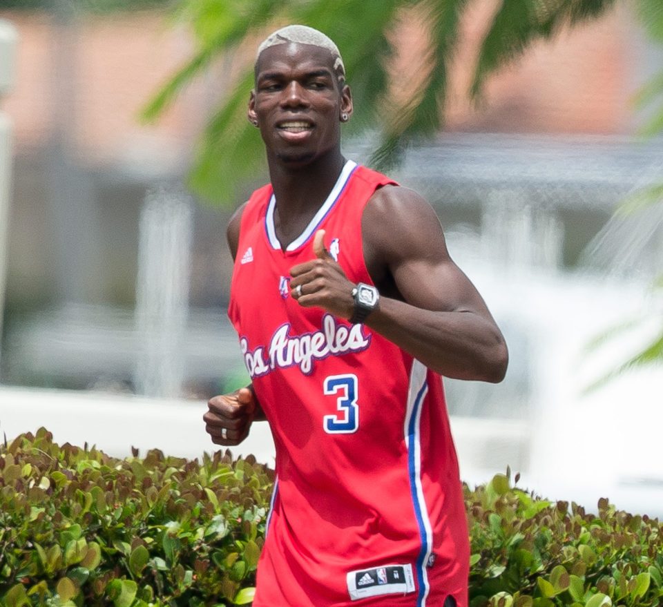  Paul Pogba has now flown into Manchester to complete world-record move