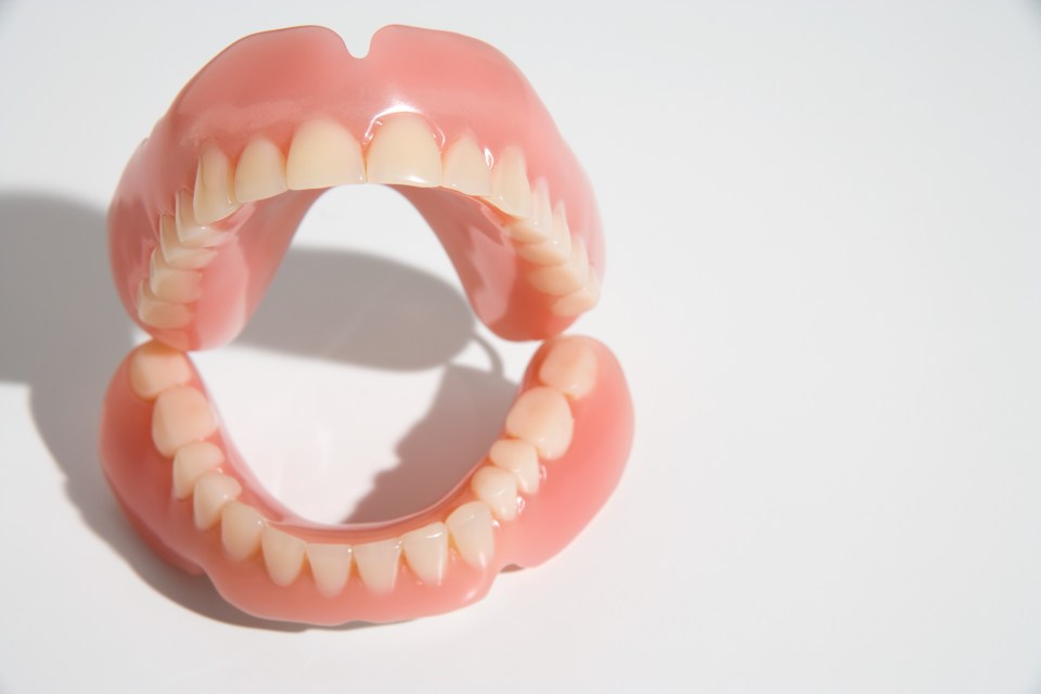  A woman accidentally swallowed her partner's dentures while smooching