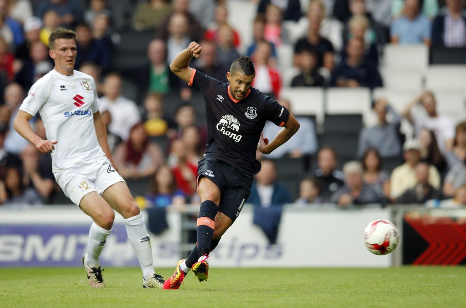  Evertons Belgian winger Kevin Mirallas shoots towards goal in a 3-1 win