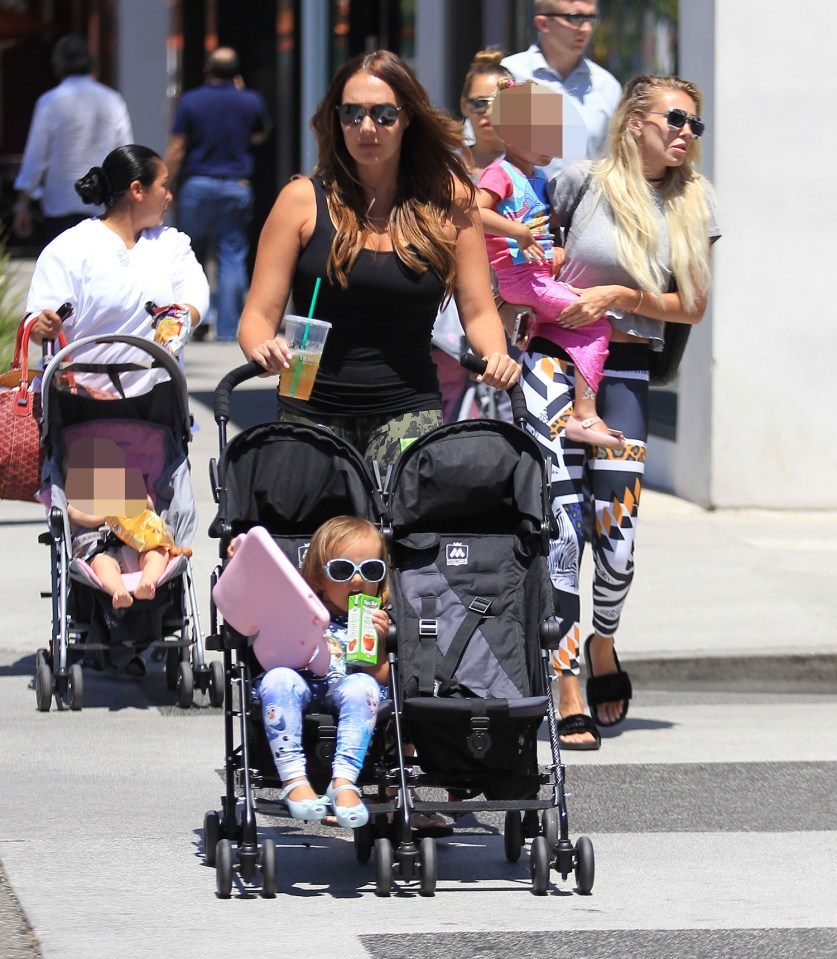 Tamara pushed a double buggy later in the day as Sophia relaxed with her iPad