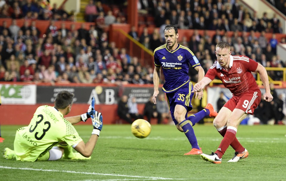  Adam Rooney had a goal ruled out for offside in Thursday's first leg