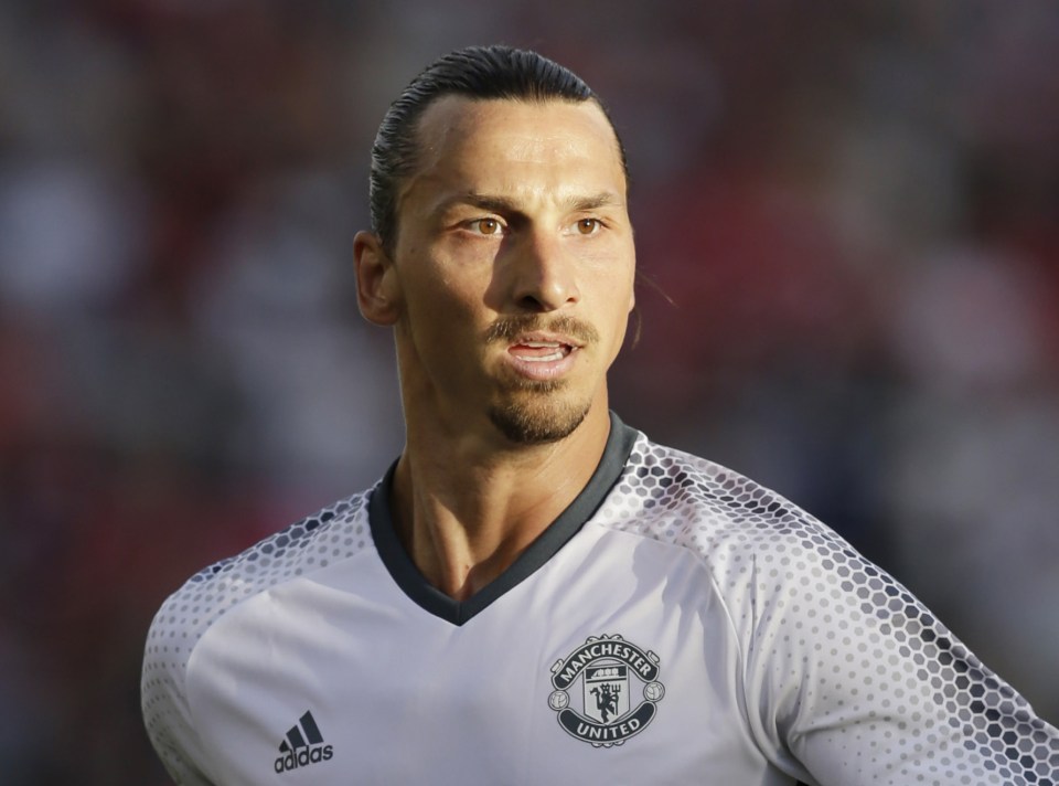  Zlatan Ibrahimovic scored a stunning bicycle kick on his United debut