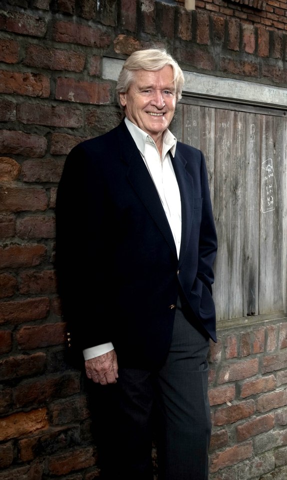  Soap star Bill Roache has spoken out in favour of Coronation Street's decision to air six nights a week