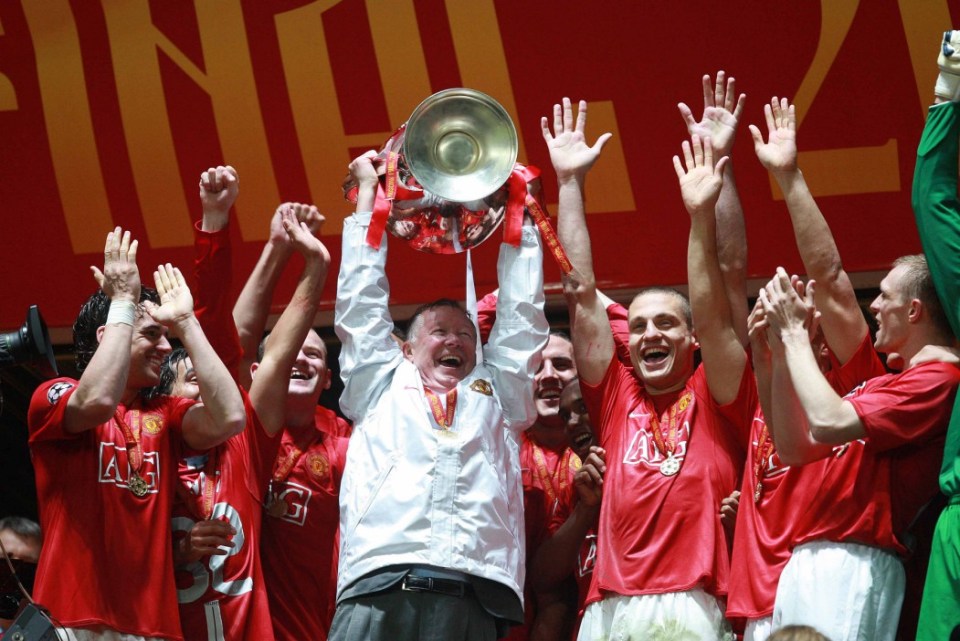 PHOTOGRAPH BY MARC ASPLAND. THE TIMES. 21.05.08. CHELSEA V MANCHESTER UNITED . UEFA CHAMPIONS LEAGUE FINAL. LUZHNIKI STADIUM MOSCOW. WEDNESDAY 21st MAY 2008. Sir Alex Ferguson (Utd) manager lift trophy