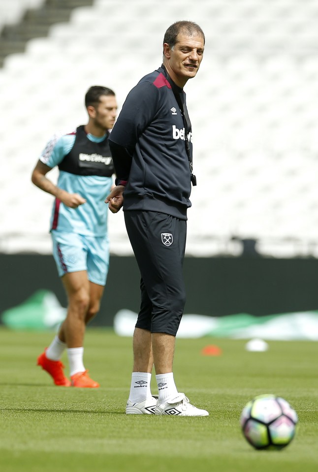  Bilic puts West Ham stars through their paces at Olympic Stadium