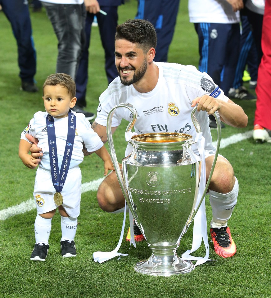 MILAN, ITALY - MAY 28: Isco and his son celebrate winning the UEFA Champions League final between Real Madrid and Club Atletico Madrid at Stadio Giuseppe Meazza, San Siro on May 28, 2016 in Milan, Italy. (Photo by Jean Catuffe/Getty Images)