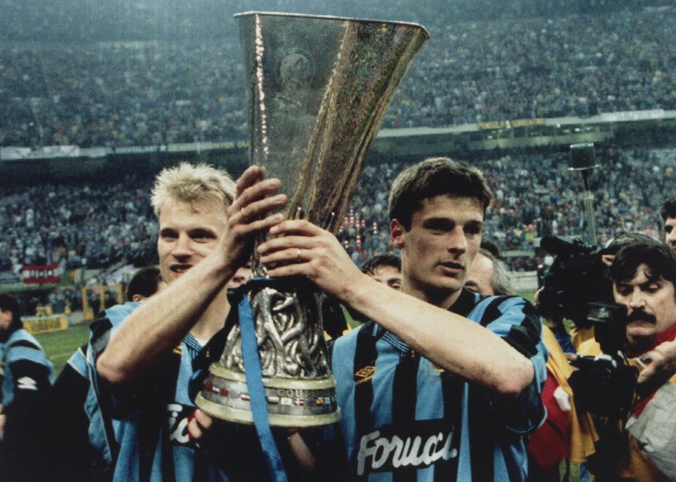  Dennis Bergkamp and Wim Jonk joined Inter Milan when they tried to over come their rivals Dutch revolution at AC Milan