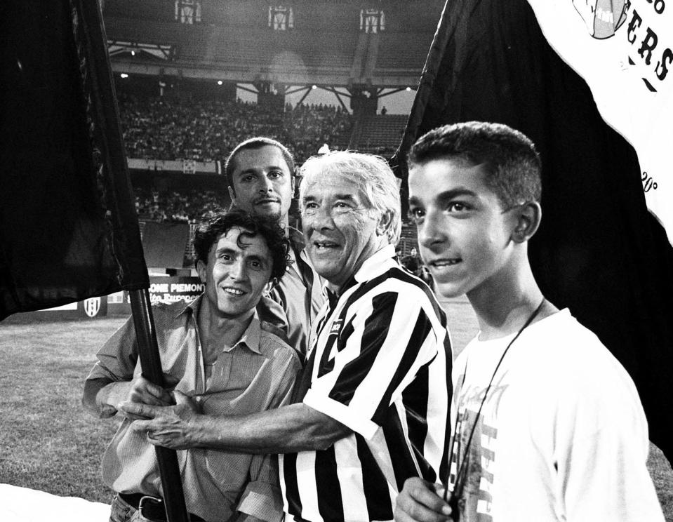  Legendary Omar Sivori back in a Juventus shirt to mark Centenary in 2007