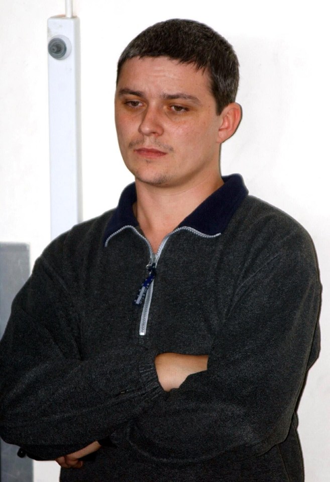  Child killer Ian Huntley flits between king of the wing and a suicidal zombie according to a former inmate