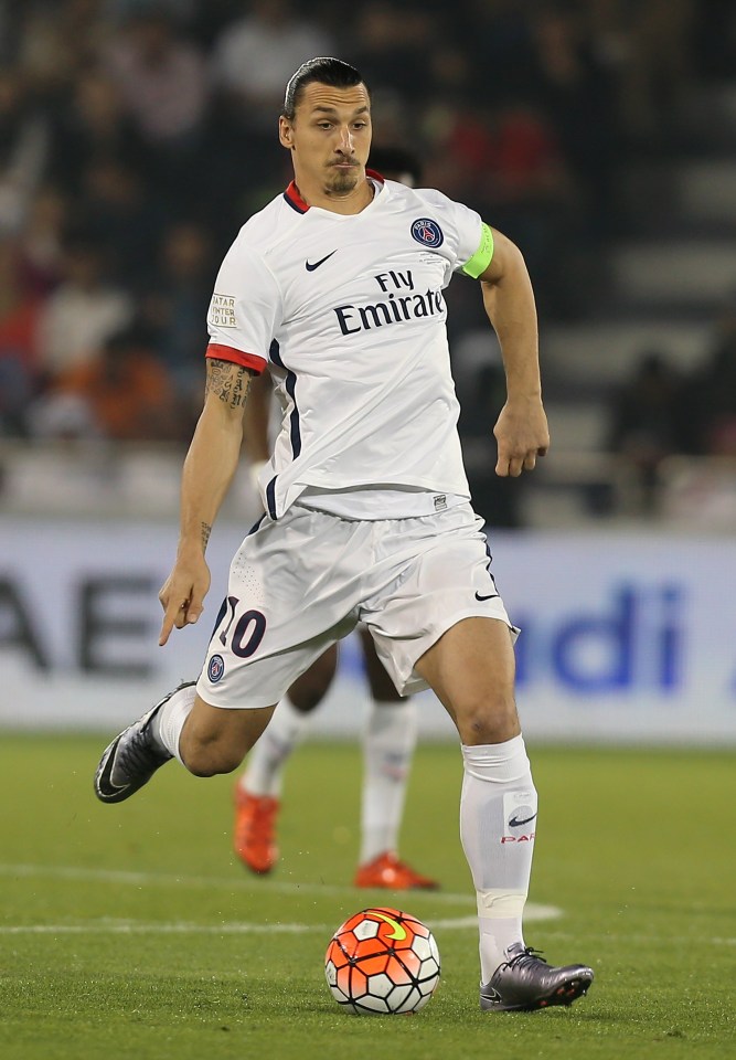  Zlatan Ibrahimovic linked up with Brazil's Maxwell at Paris Saint-Germain