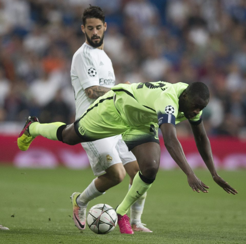 Real Madrid vs Manchester City. Uefa Champions League Semi Final 2nd Leg. Pic Richard Pelham. 04.05.16. Yaya Toure and Isco.