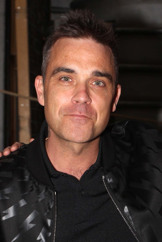  Robbie Williams has paid tribute to his manager who has died of cancer