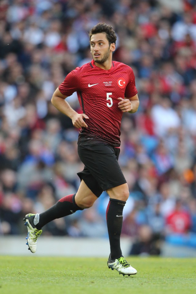  Spurs want Turkey playmaker Hakan Calhanoglu from Leverkusen