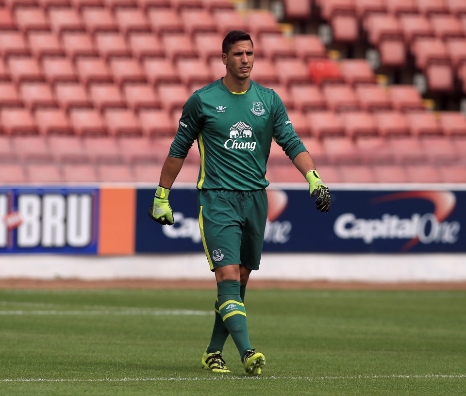  Everton are hoping to offload Joel Robles to clear space for Hart