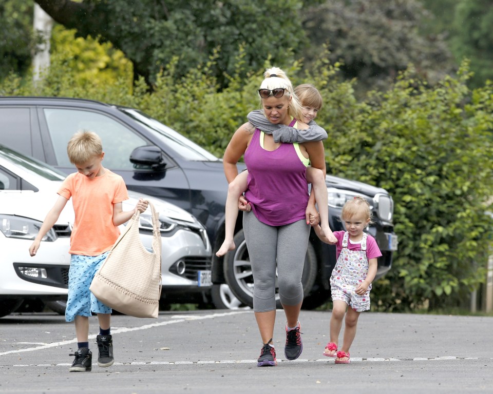 Kerry had her hands full with her three youngest children, carrying Heidi while holding Dylan-Jorge's hand at one point