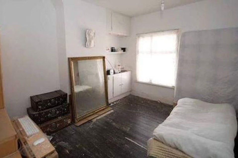  The first picture of the bedroom where India Chipchase was murdered by Edward Tenniswood