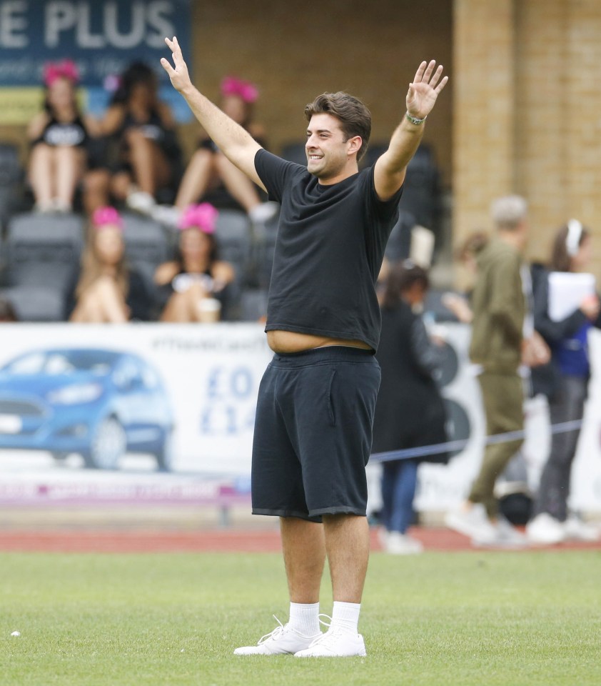  Arg waved to the crowd at the football pitch