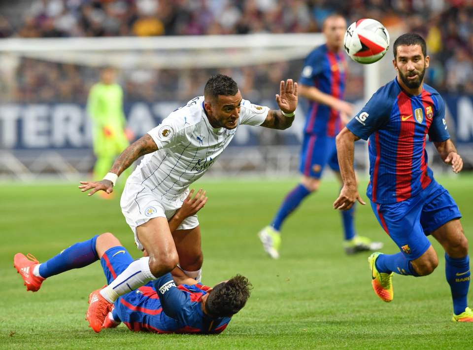  Leicester's Danny Simpson tussles with Barcelona's Spanish Forward Munir El Haddadi