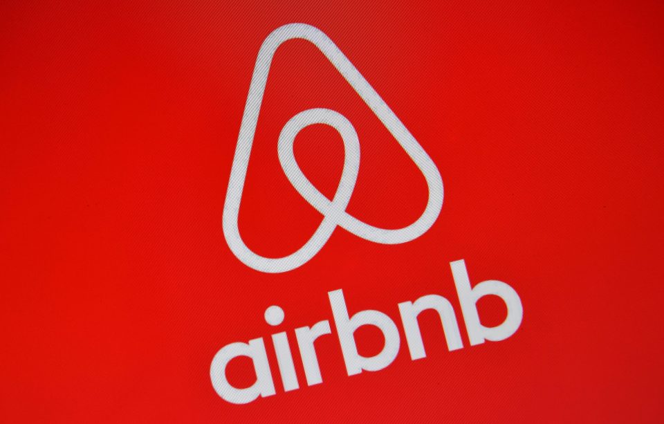  Airbnb do not allow people to leave bad reviews on accommodation if they leave early