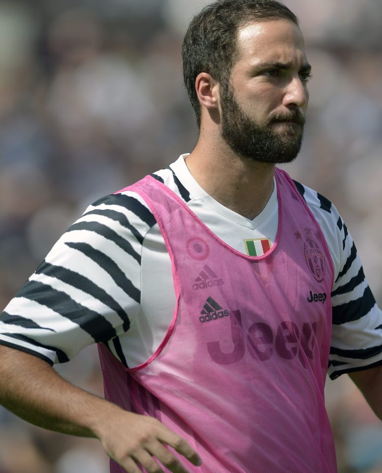  Gonzalo Higuain looked a little plumper than we remember from his days at Napoli