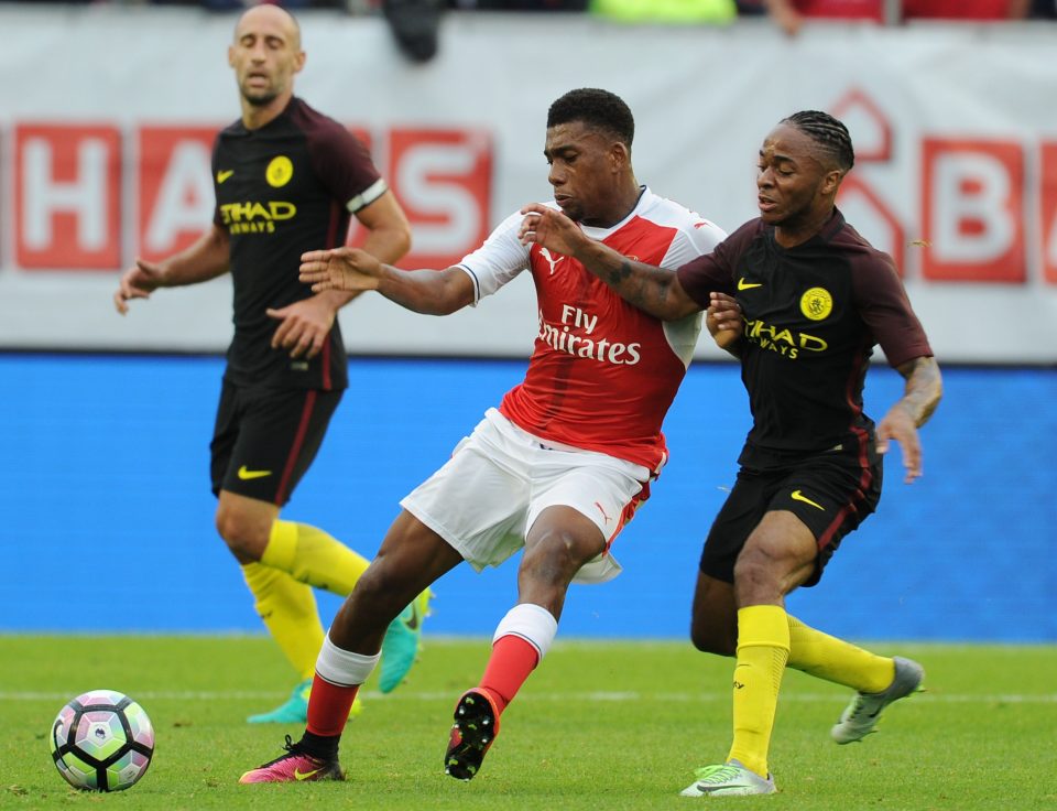  Alex Iwobi duels with Raheem Sterling