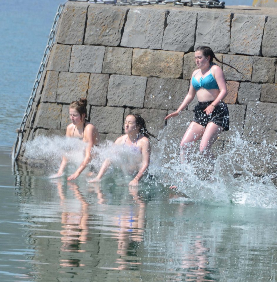  Teenagers made a splash this afternoon ahead of a mini-heatwave which will arrive tomorrow