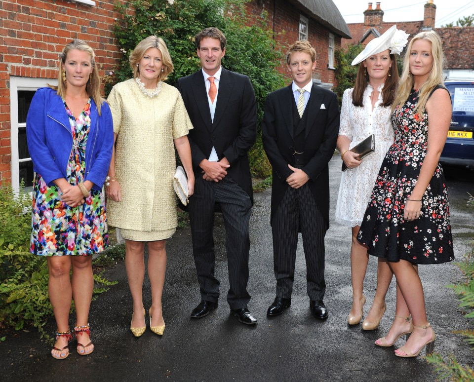  Hugh Grosvenor with his mother the Duchess, sister Lady Edwina and her husband Dan Snow, sister Lady Tamara van Cutsem and sister Lady Viola Grosvenor at the wedding of their cousin Lady Eloise Anson