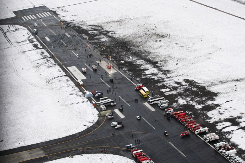  The aircraft aborted its landing before climbing to 3,300 ft and then nosediving