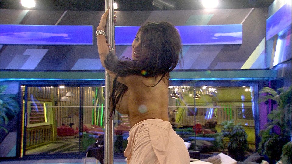  Chloe Khan whipped her top off to pole dancer