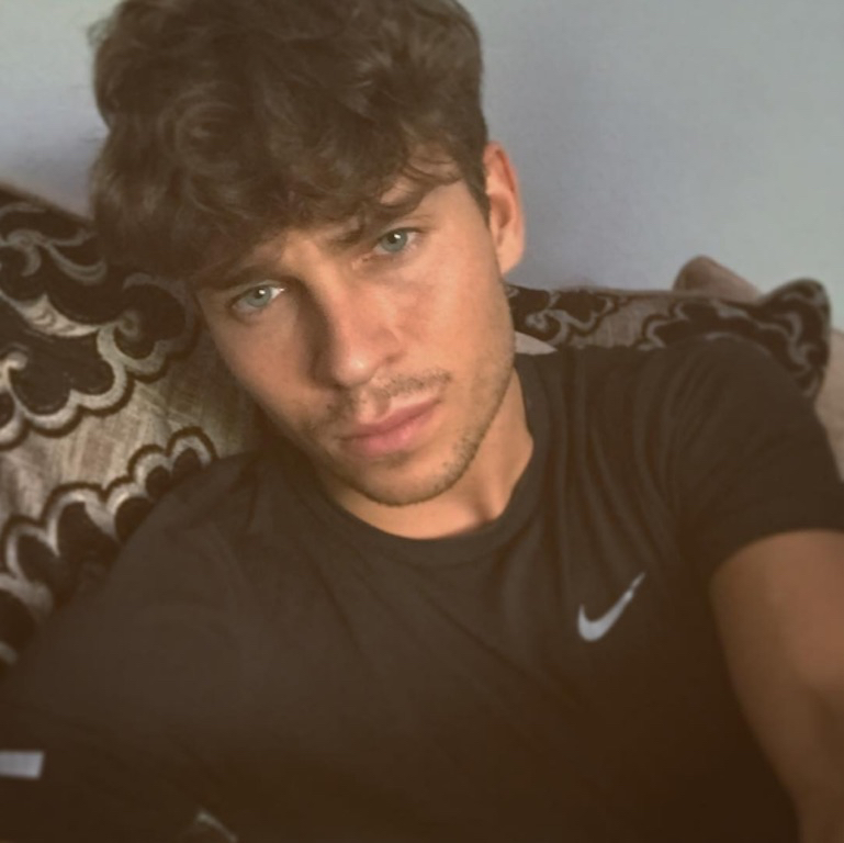  Joey Essex has vowed to give up taking selfies for a month