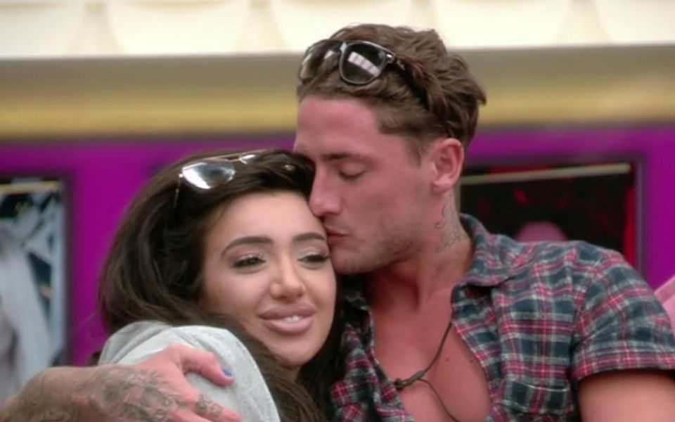  Bear and Chloe grew very close despite him having a girlfriend when he arrived in CBB