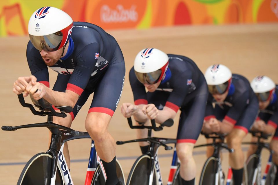  Wiggins leads Britain to the team pursuit gold medal at the Velodrome in Rio