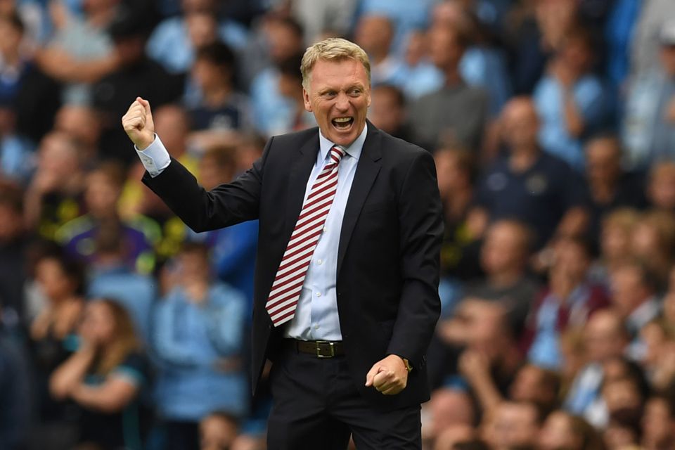  David Moyes celebrates as Sunderland striker Jermain Defoe scores against Manchester City