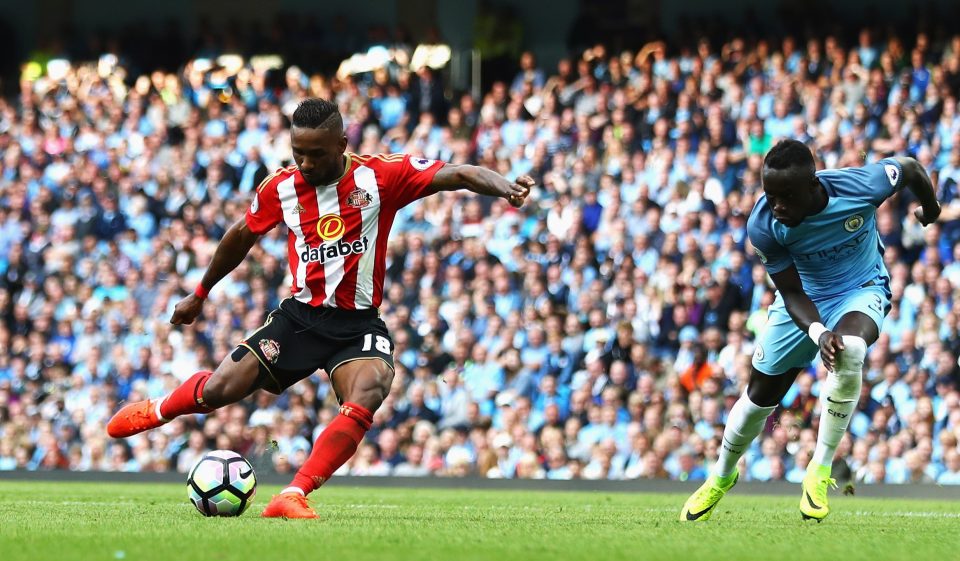  Sunderland striker Jermain Defoe netted against Manchester City but they went down 2-1