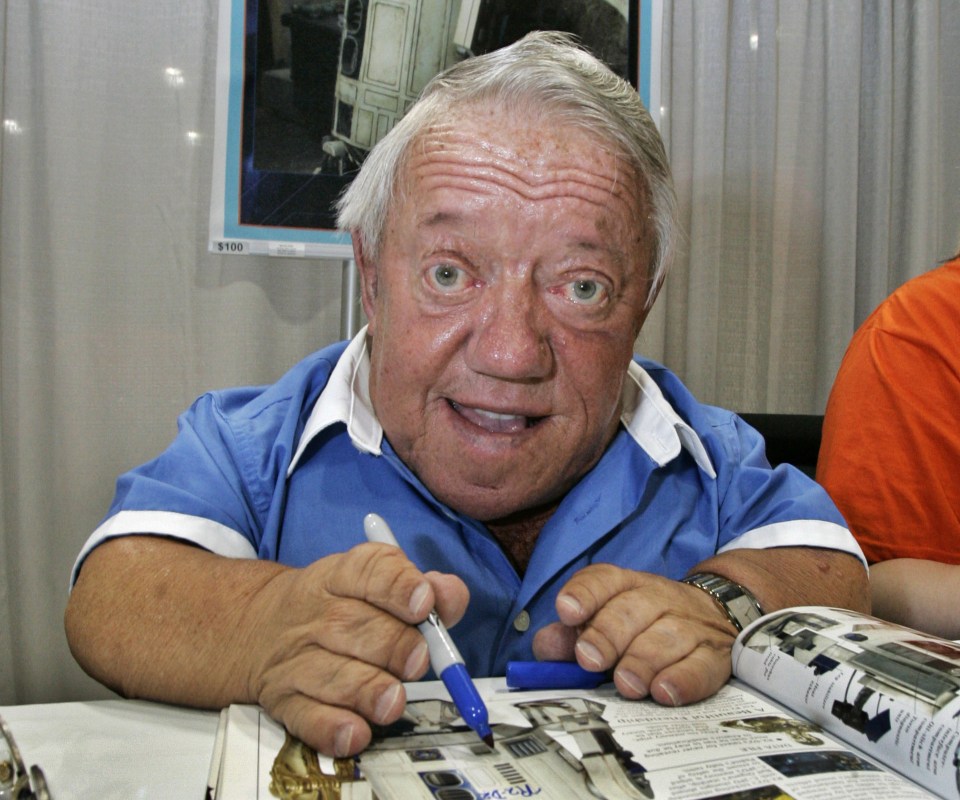  Pa-2-D2 . . . Kenny Baker met Shane's mum when he was working as a stand-up comedian in Bristol