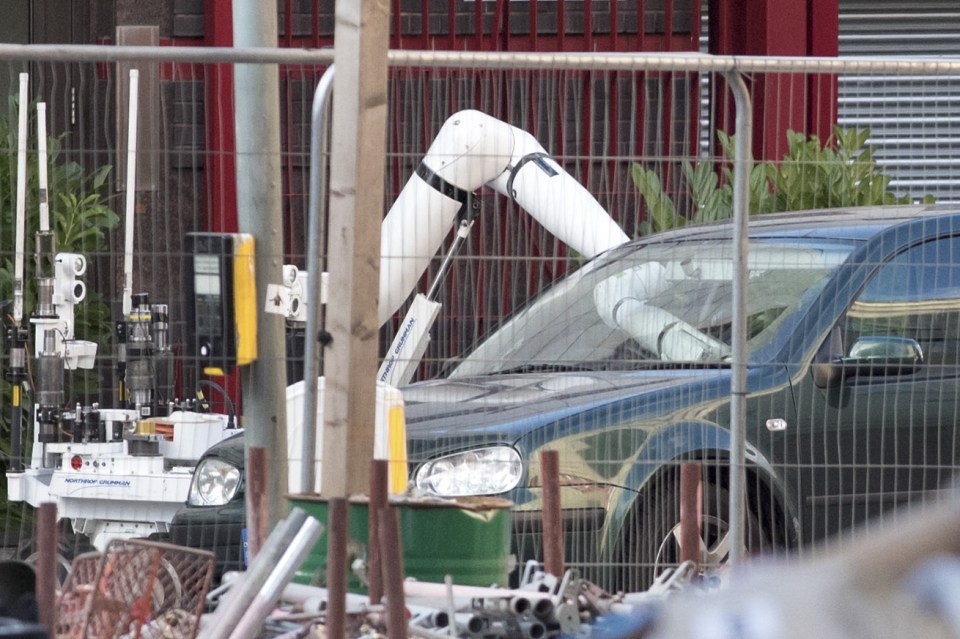  A robotic bomb disposal unit was used to examine the abandoned VW