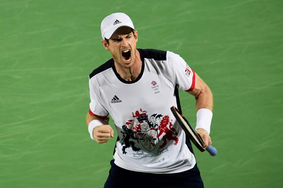  Andy Murray gives off a roar after winning a big point against Juan Martin del Potro