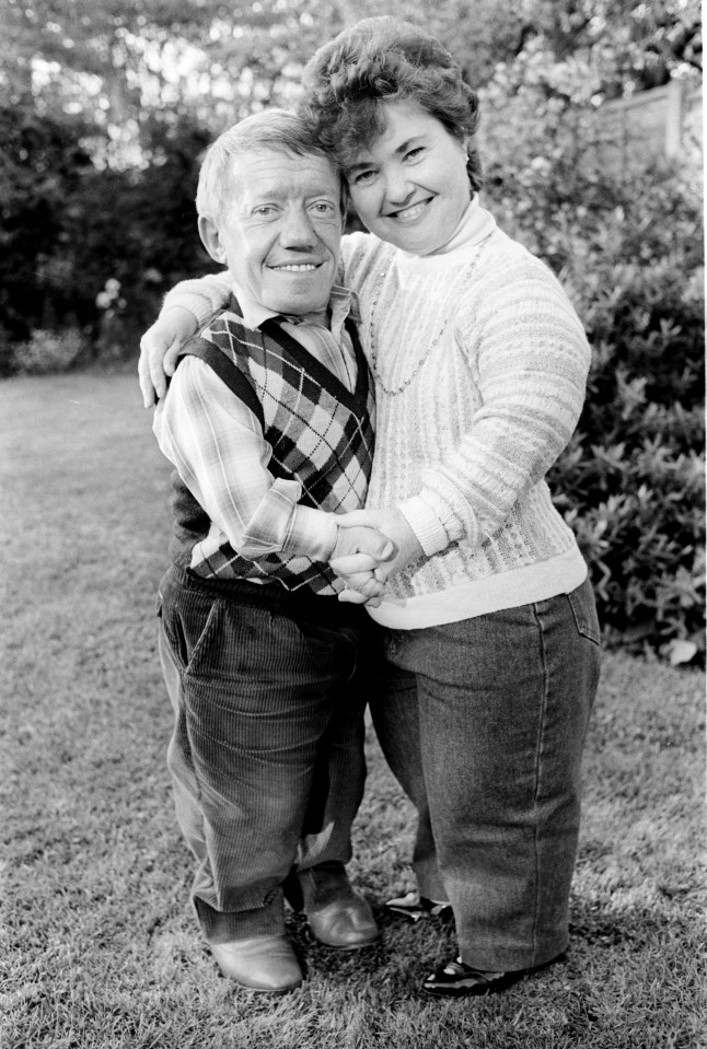  Family ties . . . Kenny sent Shane two pictures and signed them “Kenny Baker” rather than “Dad”