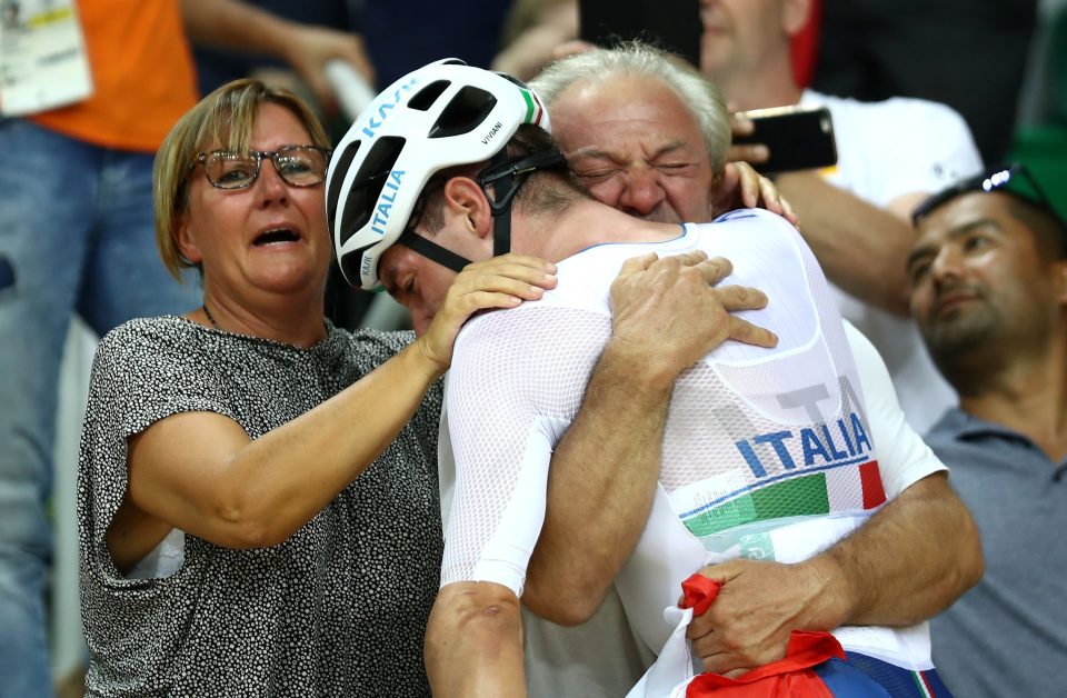  Elia Viviani can't contain his emotions as he celebrates with his family