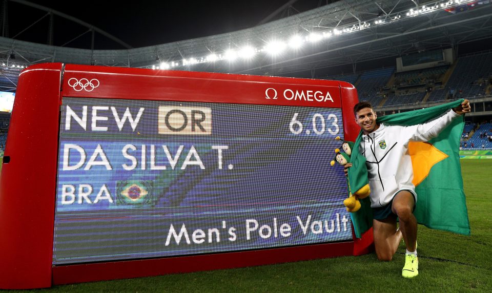  Da Silva celebrates after setting an Olympic record on his way to gold