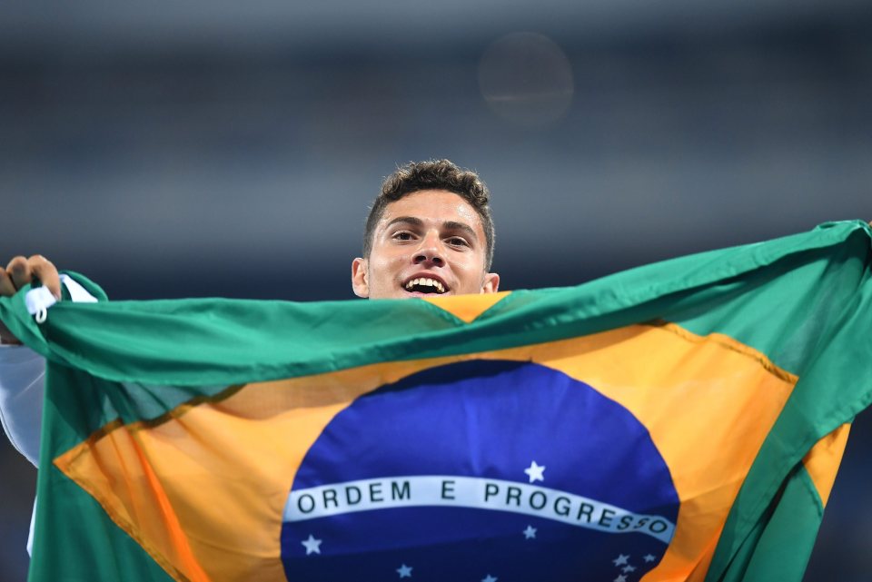  Thiago Braz da Silva claimed a shock win in the pole vault on Monday