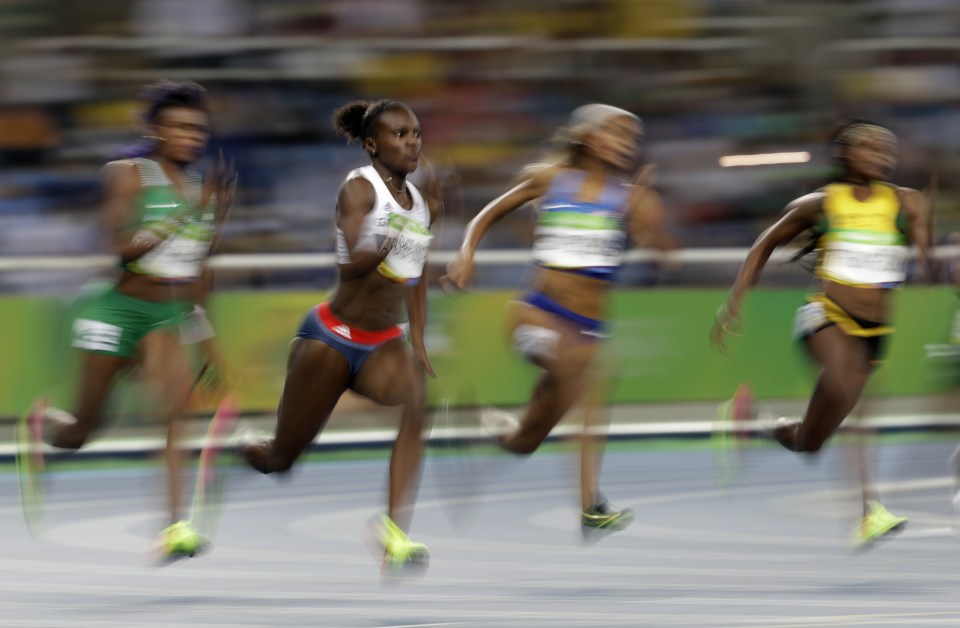  Dina Asher-Smith snuck into the 200m final with the eighth-fastest time