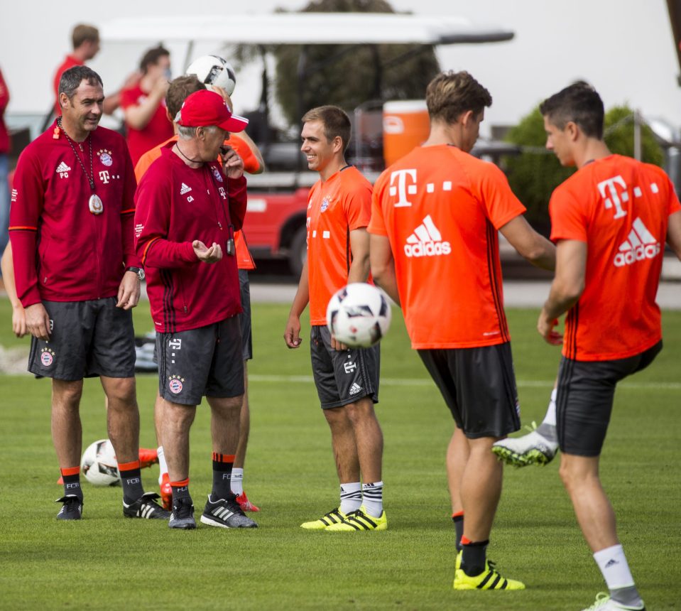  Carlo Ancelotti and Paul Clement give instructions to Philipp Lahm during training