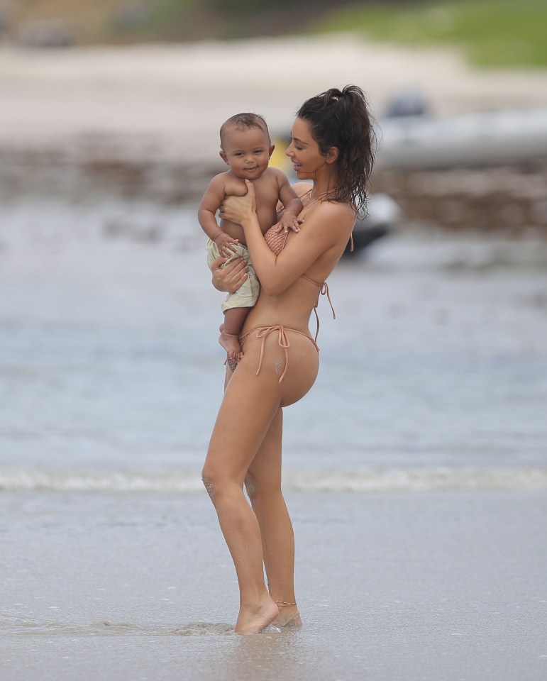 She looked relaxed and happy as she played with her kids