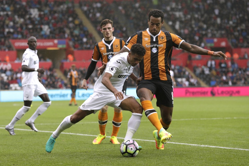  Swans defender Kyle Naughton closes on Hull City midfielder Tom Huddlestone