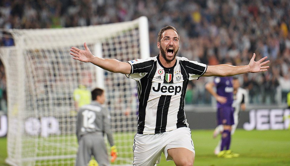  Gonzalo Higuain celebrates after his late winner on Juventus debut