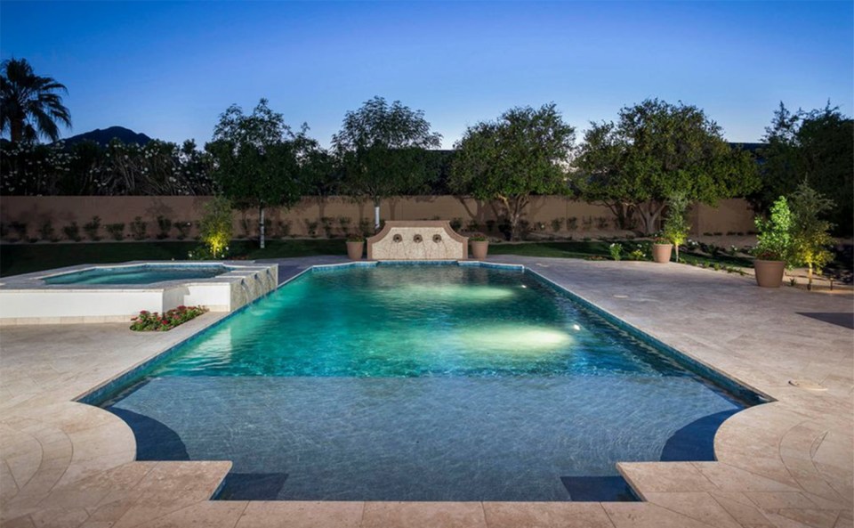  Michael Phelps' mansion features a resort-style pool