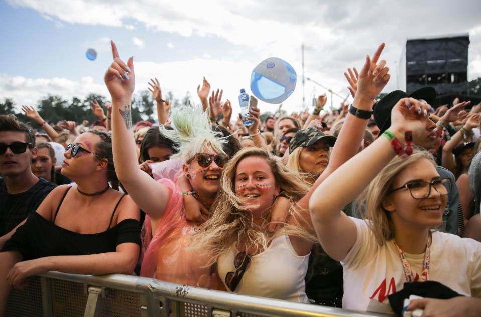  1,200 music fans received on-site medical treatment at V Festival, with 40 going to hospital