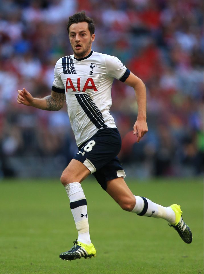  Ryan Mason is in Hull completing his medical ahead of a move from Tottenham