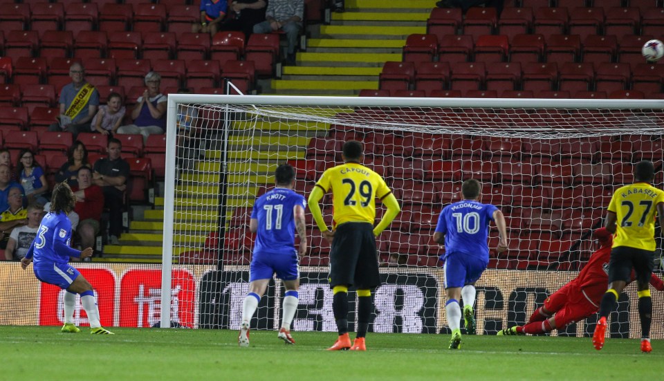  Bradley Dack scores to send Watford crashing out of the League Cup but missed a penalty in normal time